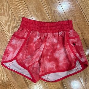 lululemon tracker short, size 4.